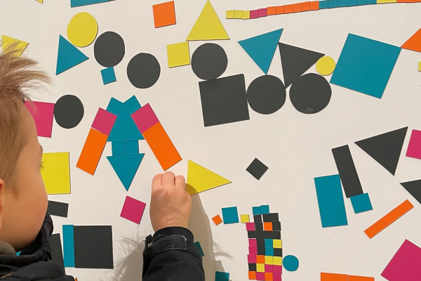 Kind An Mitmachtstion, QU Foto Museum Im Wittelsbacher Schloss Friedberg Kind An Mitmachtstion, QU Foto Museum Im Wittelsbacher Schloss Friedberg